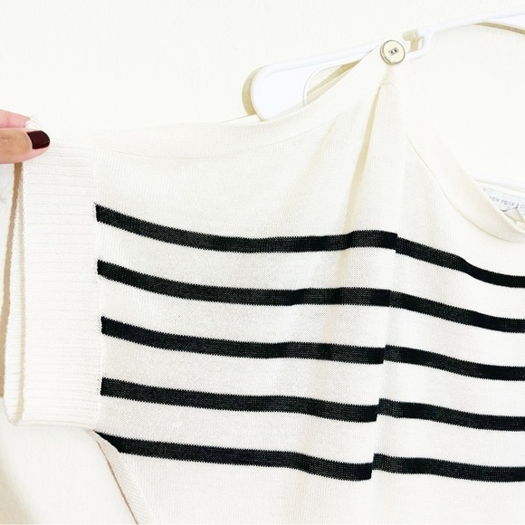 New York & Company Cold Shoulder Stripped Top Small Black/White Lightweight - Picture 8 of 8